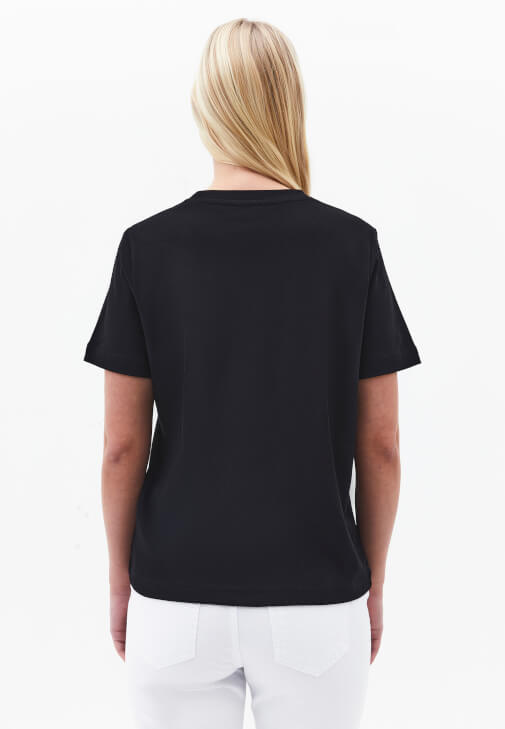 Sıfır Yaka Tişört ve Pantolon Kombini