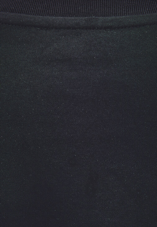 Sıfır Yaka Tişört ve Pantolon Kombini