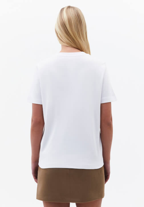 Pamuklu Tişört ve Süet Etek Kombini