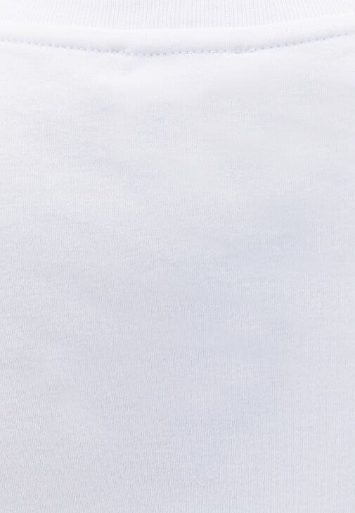 Pamuklu Tişört ve Süet Etek Kombini