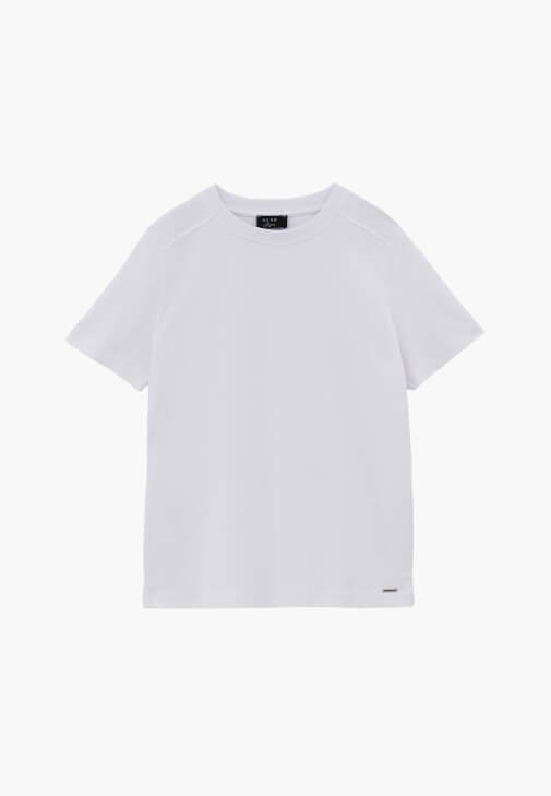 Pamuklu Tişört ve Süet Etek Kombini