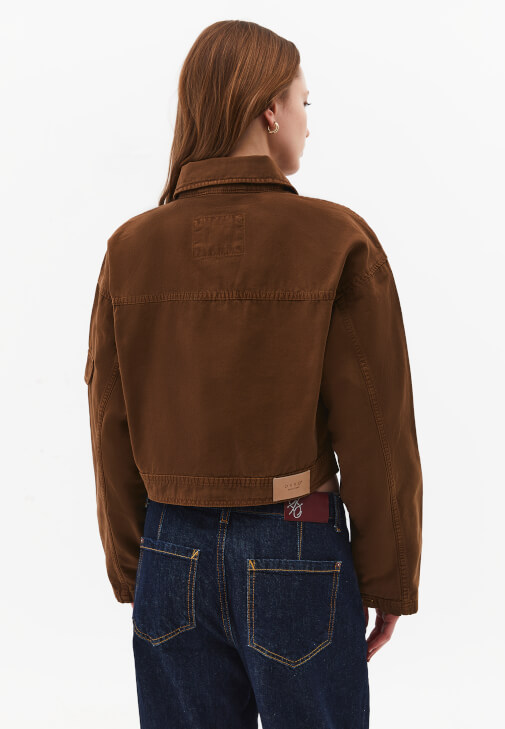 Crop Ceket ve Barrel-Fit Denim Kombini