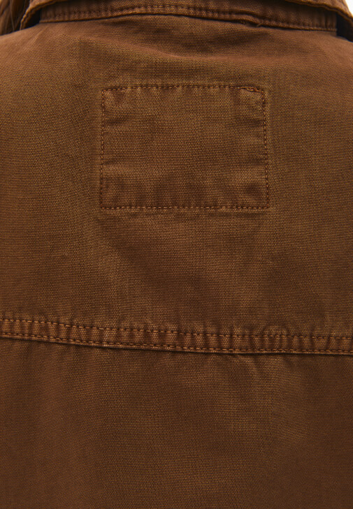 Crop Ceket ve Barrel-Fit Denim Kombini
