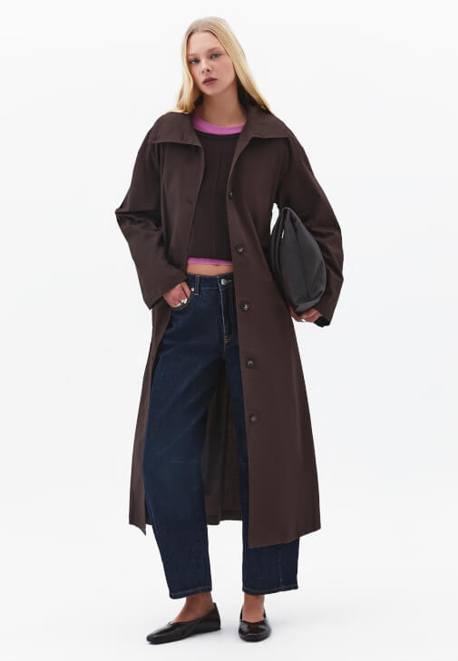  Kemerli Trençkot ve Barrel-Fit Denim Kombini