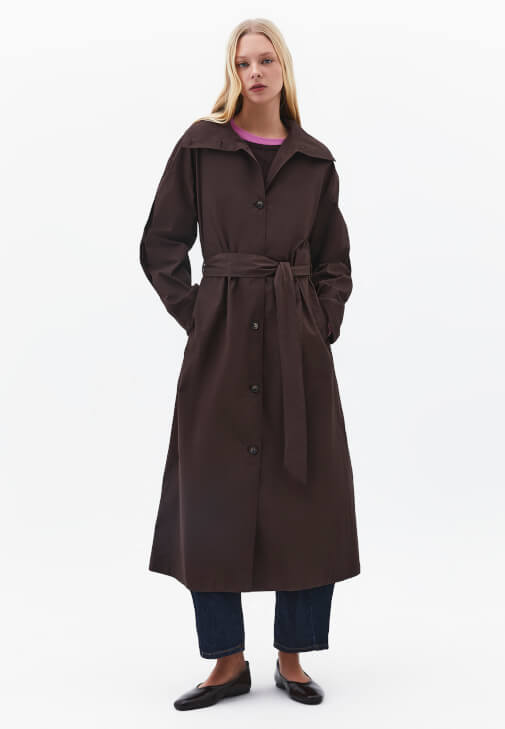 Kemerli Trençkot ve Barrel-Fit Denim Kombini