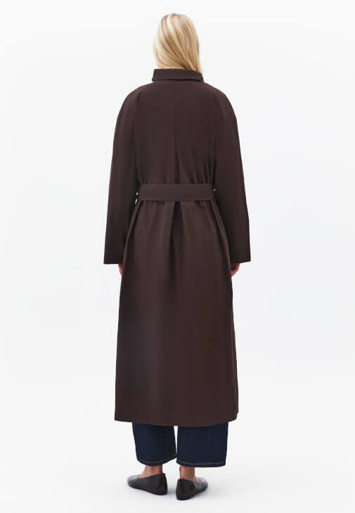 Kemerli Trençkot ve Barrel-Fit Denim Kombini