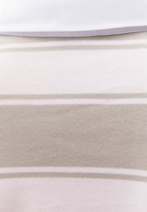 Çizgili Tişört ve Straight-Fit Pantolon Kombini