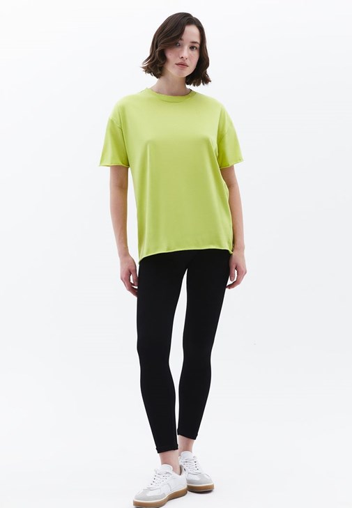 Sıfır Yaka Tişört ve Tayt Kombini