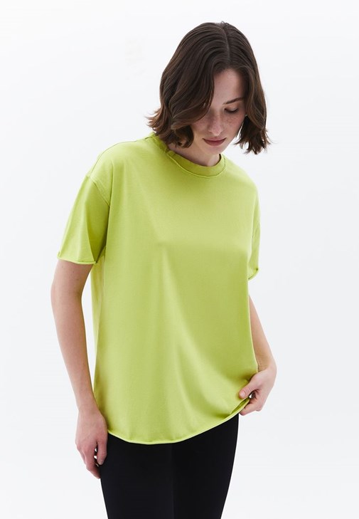 Sıfır Yaka Tişört ve Tayt Kombini