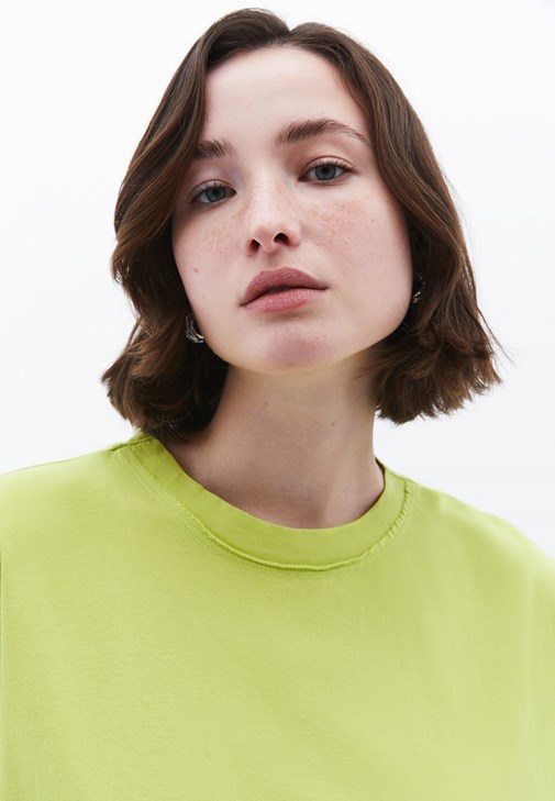 Sıfır Yaka Tişört ve Tayt Kombini