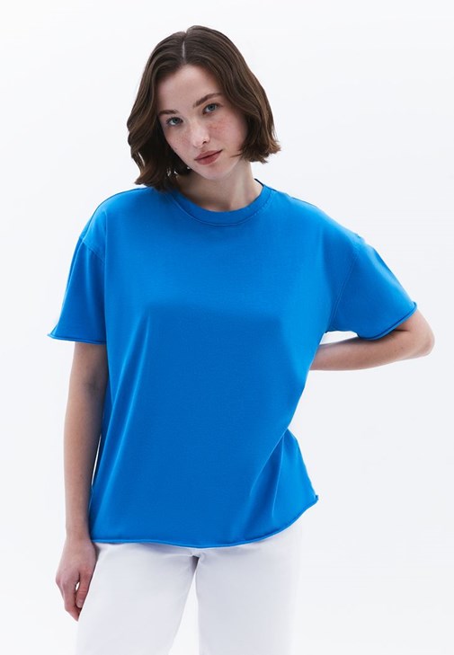 Sıfır Yaka Oversize Tişört ve Denim Pantolon Kombini