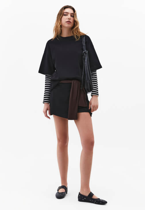  Oversize Tişört ve Şort Etek Kombini