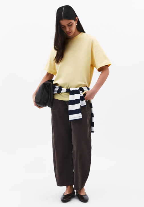 Pamuklu Tişört ve Pantolon Kombini