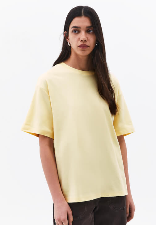 Pamuklu Tişört ve Pantolon Kombini