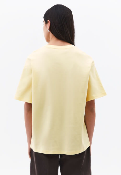 Pamuklu Tişört ve Pantolon Kombini