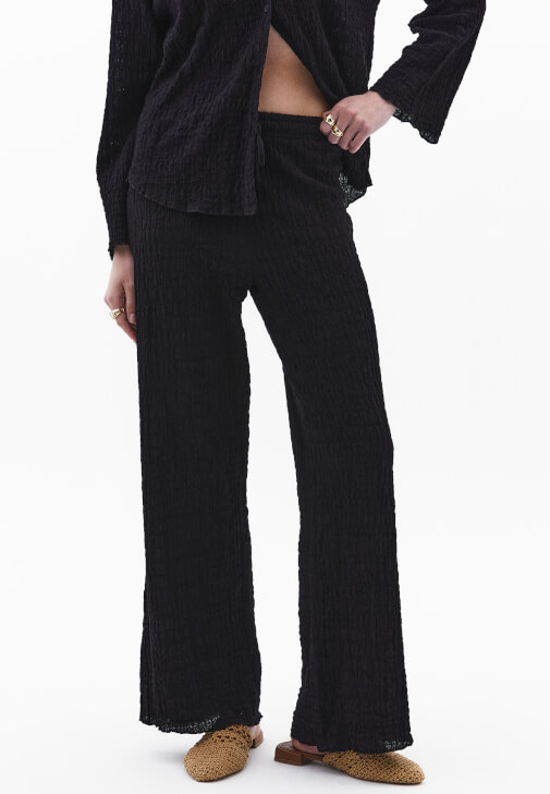 Yüksek Bel Pantolon ve Oversize Gömlek Kombini