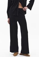 Yüksek Bel Pantolon ve Oversize Gömlek Kombini