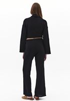 Yüksek Bel Pantolon ve Oversize Gömlek Kombini