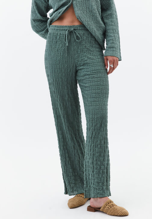 Yüksek Bel Bol Paça Pantolon ve Gömlek Kombini