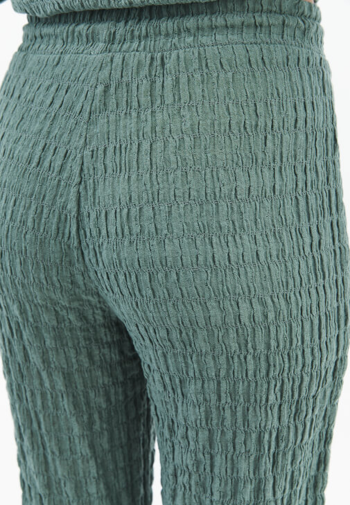 Yüksek Bel Bol Paça Pantolon ve Gömlek Kombini