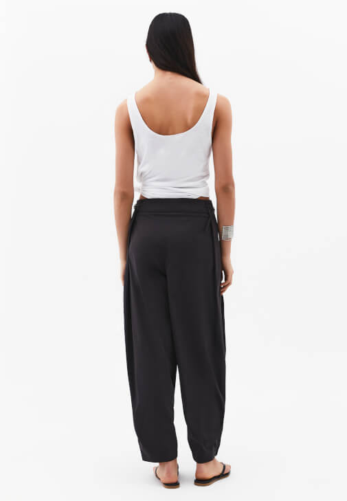 Balon Pantolon ve Modal Atlet Kombini