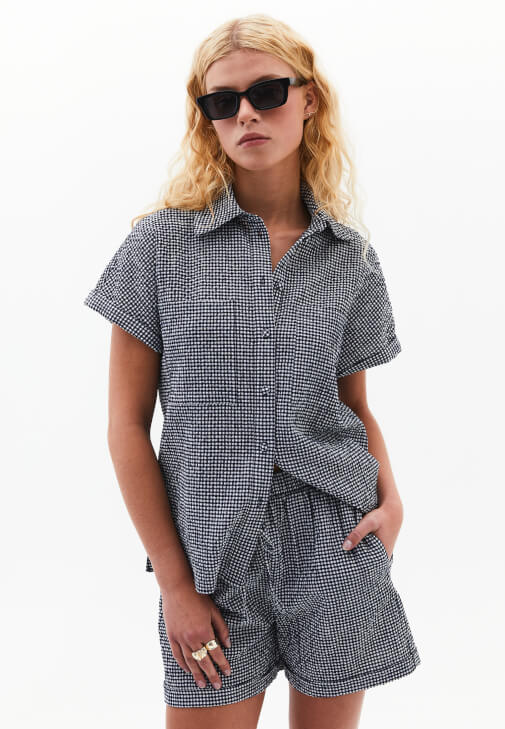 Çok Renkli Düğmeli Kısa Kollu Gömlek