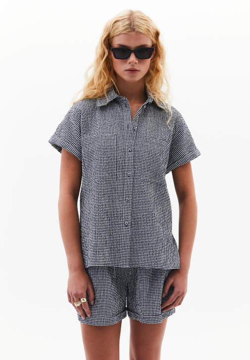 Kısa Kollu Gömlek ve Şort Kombini