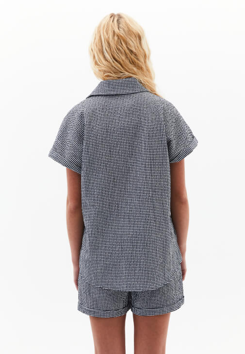 Kısa Kollu Gömlek ve Şort Kombini