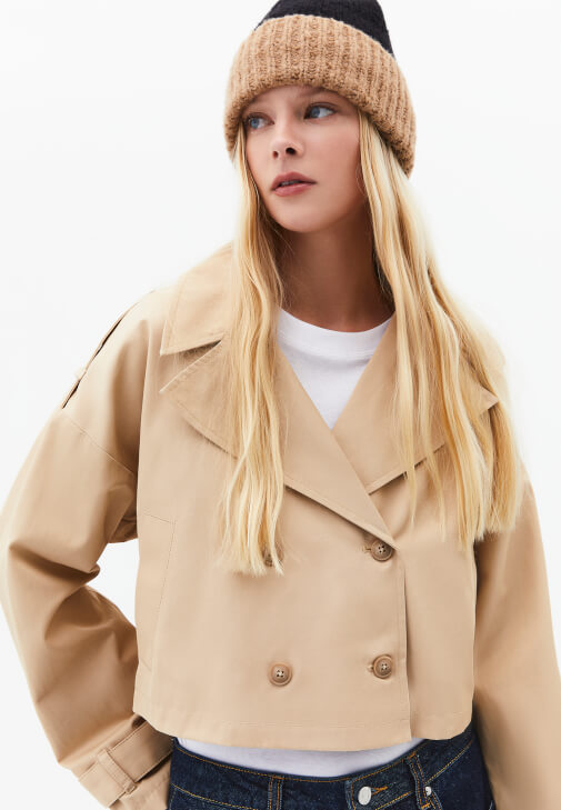 Crop Trençkot ve Barrel-Fit Pantolon Kombini