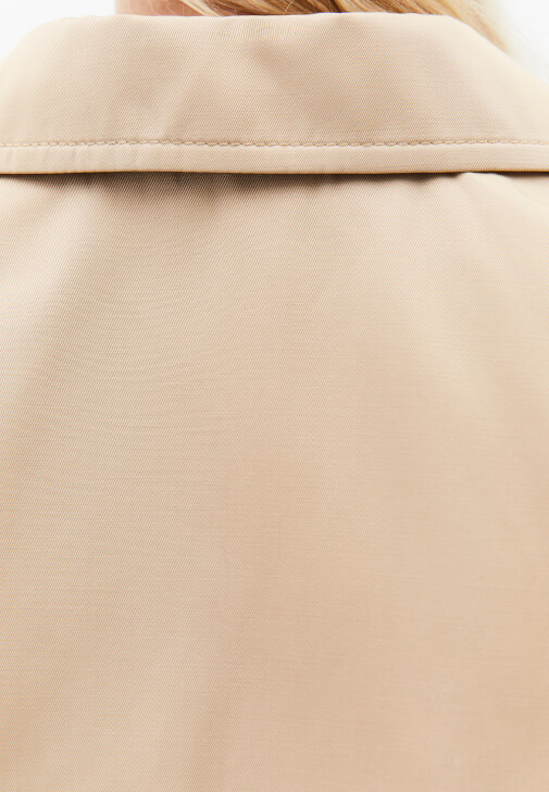 Crop Trençkot ve Barrel-Fit Pantolon Kombini