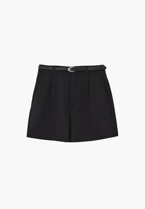 Kemerli Şort ve U Yaka Atlet Kombini