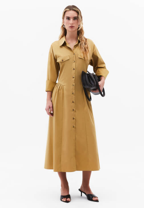  Gömlek Elbise ve Topuklu Terlik Kombini