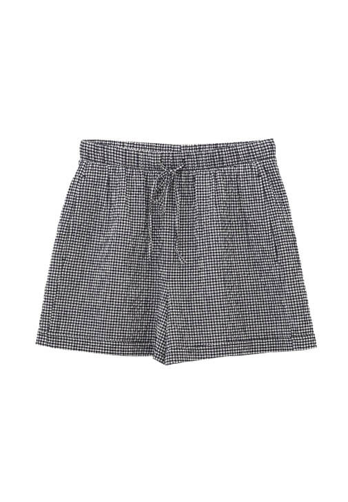 Ultra Yüksek Bel Şort ve Düğmeli Gömlek Kombini