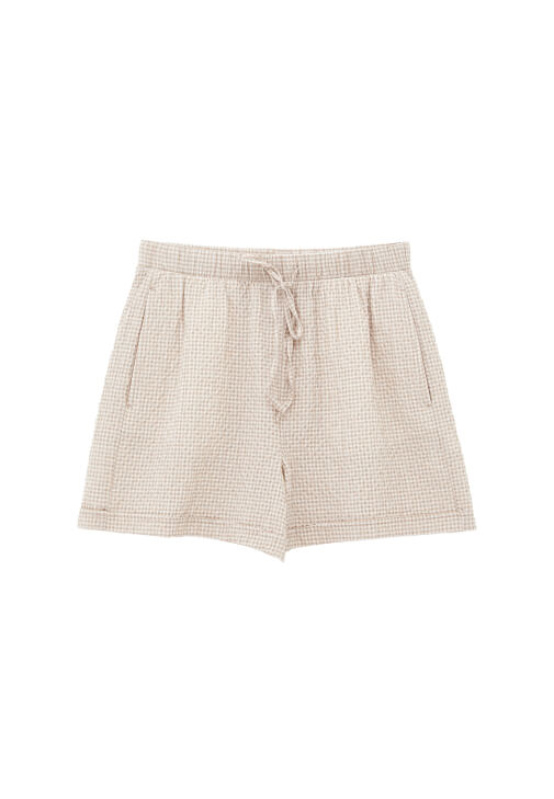 Şort ve Düğmeli Gömlek Kombini