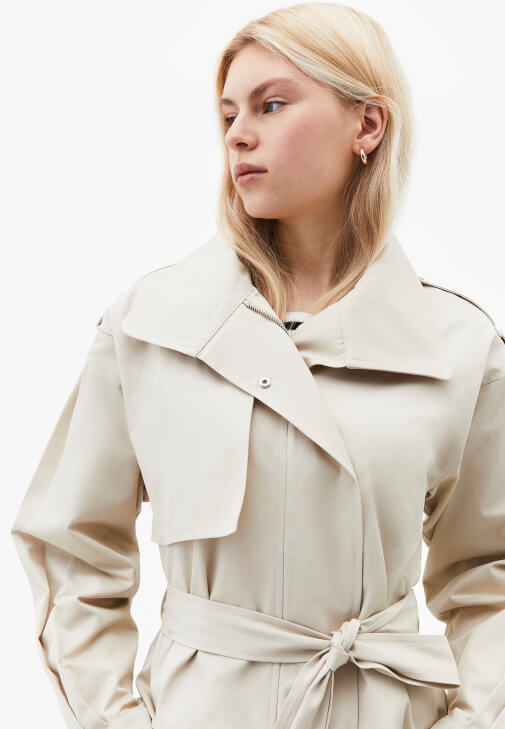 Oversize Trençkot ve Orta Bel Denim Kombini