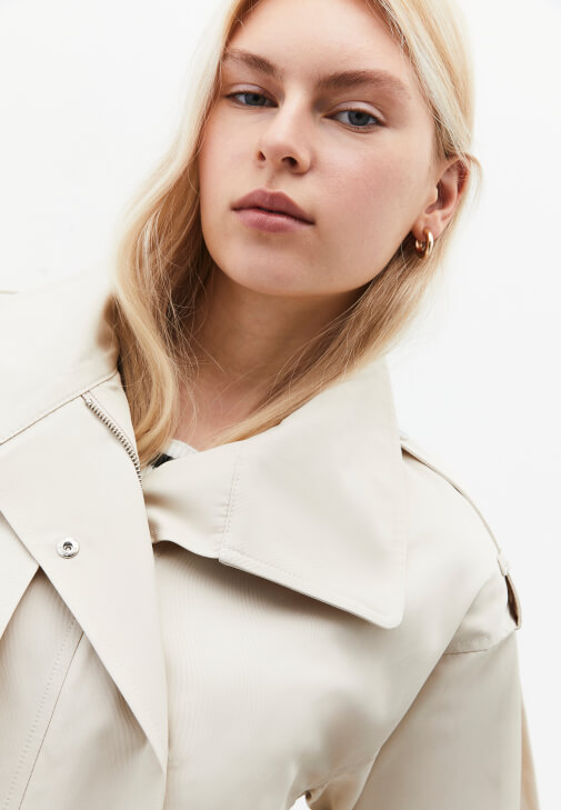 Oversize Trençkot ve Orta Bel Denim Kombini