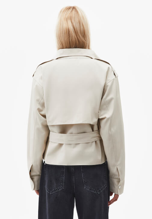 Oversize Trençkot ve Orta Bel Denim Kombini