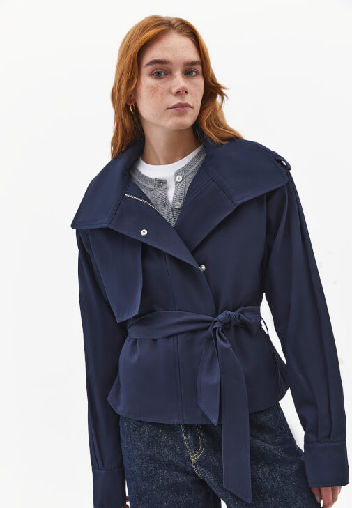 Kemerli Trençkot ve Barrel-Fit Pantolon Kombini