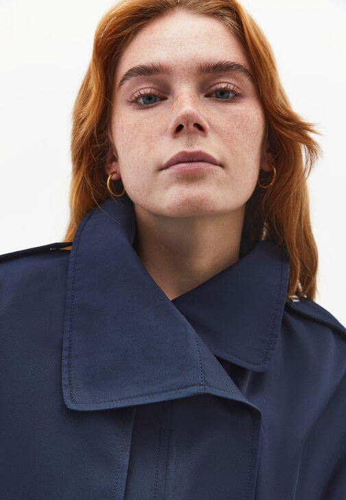 Kemerli Trençkot ve Barrel-Fit Pantolon Kombini