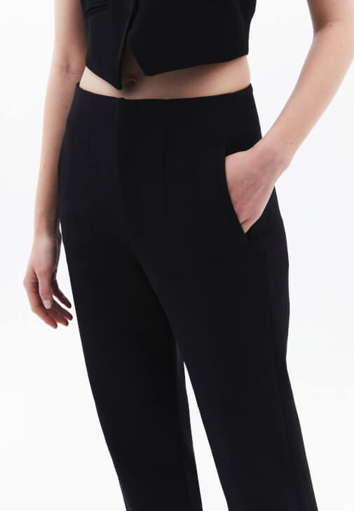 Carrot-Fit Pantolon ve Yelek Kombini