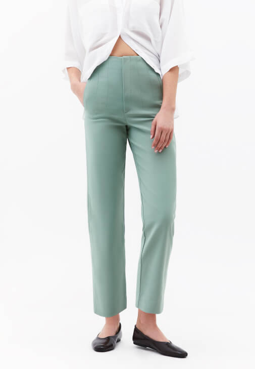 Carrot-Fit Pantolon ve Gömlek Kombini