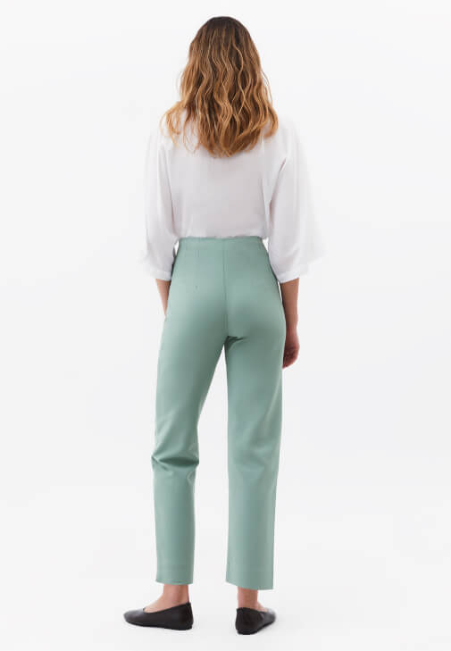 Carrot-Fit Pantolon ve Gömlek Kombini