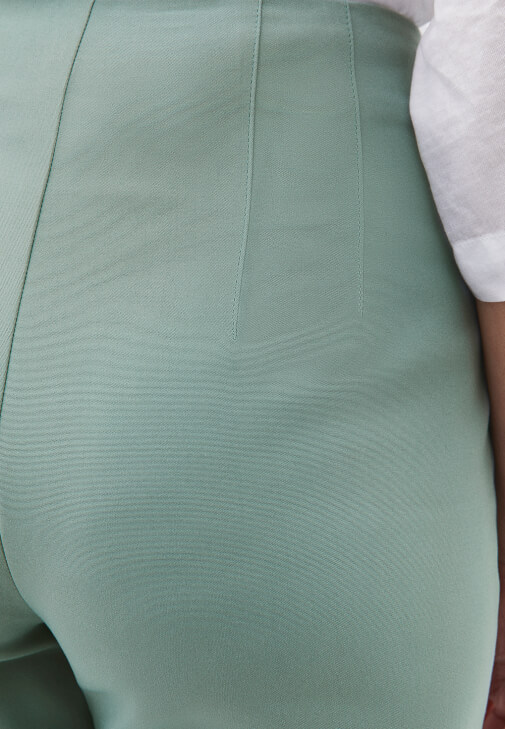 Carrot-Fit Pantolon ve Gömlek Kombini