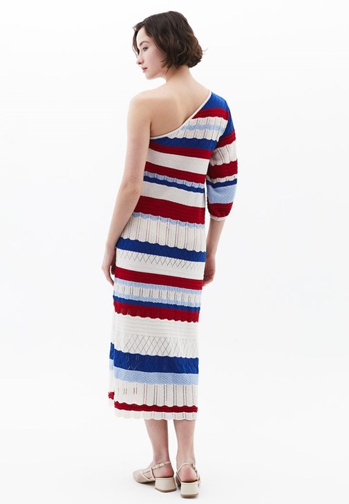 Çizgili Triko Elbise ve File Ayakkabı Kombini