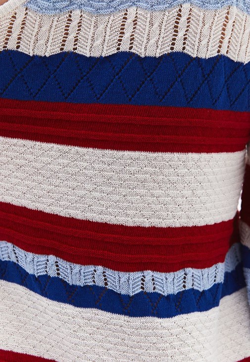 Çizgili Triko Elbise ve File Ayakkabı Kombini