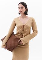 Bayan Bej Bağlama Detaylı Top
