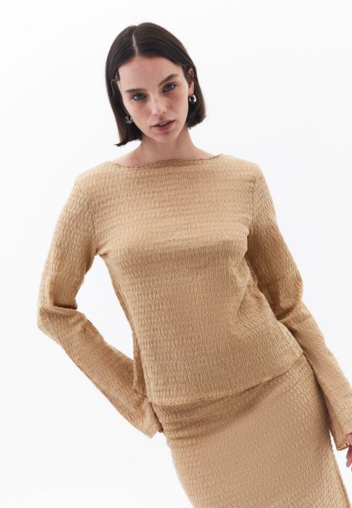 Bağlama Detaylı Top ve Yırtmaçlı Etek Kombini