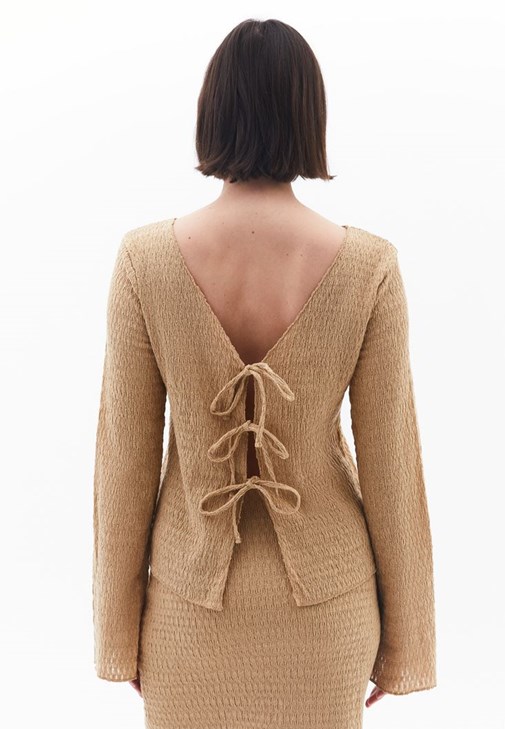 Bağlama Detaylı Top ve Yırtmaçlı Etek Kombini