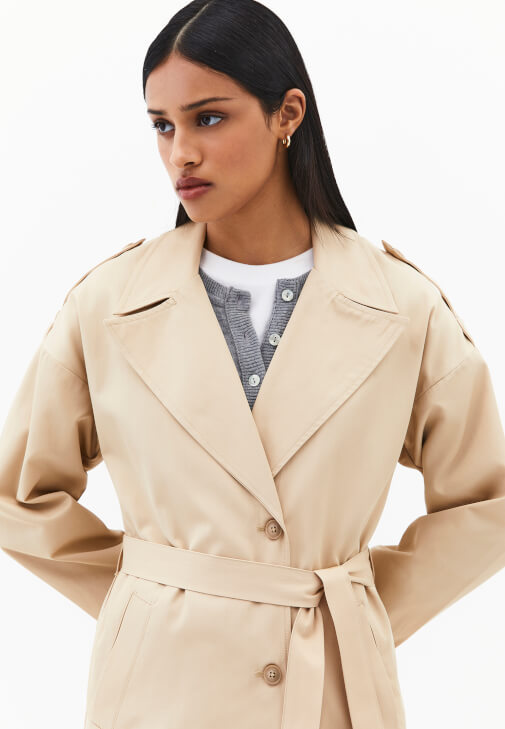 Kemerli Trençkot ve Pantolon Kombini