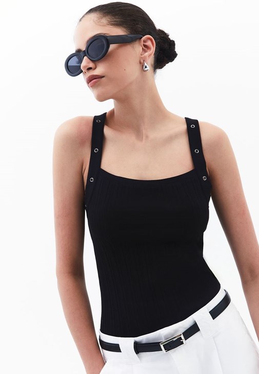 Siyah Bağcık Detaylı Atlet